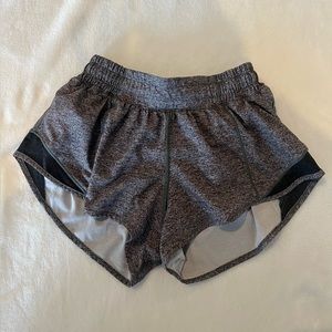 Lululemon Hotty Hot Low-Rise Lined Short 2.5" SIZE 2